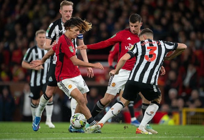 Soi kèo Phạt góc - Tài xỉu Newcastle vs MU, 3h ngày 3/12