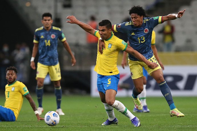 Soi kèo phạt góc - tài xỉu Colombia vs Brazil, 07h00 ngày 17/11