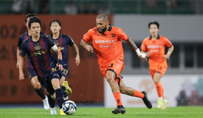 Soi kèo Gangwon FC vs Suwon FC, 14h30 ngày 25/11