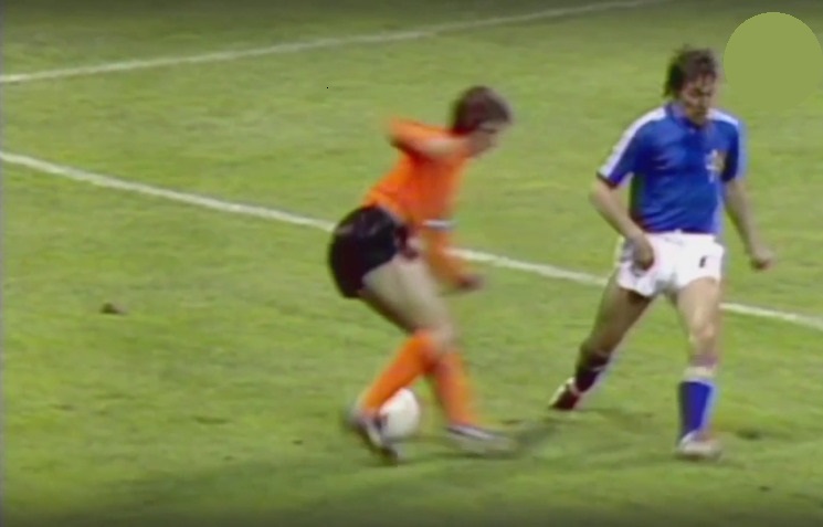 Kỹ thuật cú xoay người Cruyff Turn