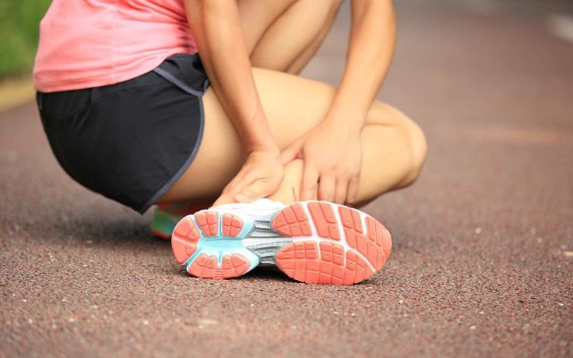 Hạn chế chấn thương khi đá bóng tối đa