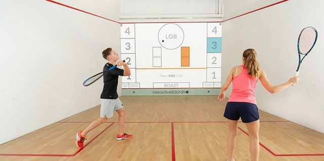 Việc xem chiến thuật chơi bóng Squash của vận động viên giỏi sẽ giúp bạn học hỏi và nâng cao trình độ chơi