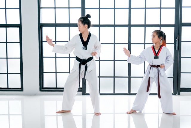 Hàng loạt kỹ thuật luyện Taekwondo