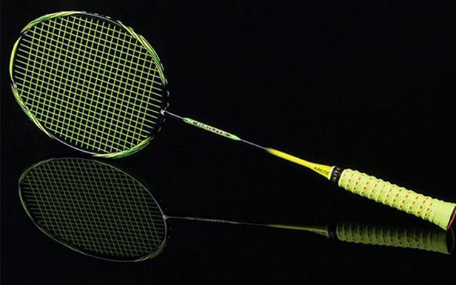 Chọn vợt cầu lông cho người mới chơi cần dựa vào các thông số trên vợt