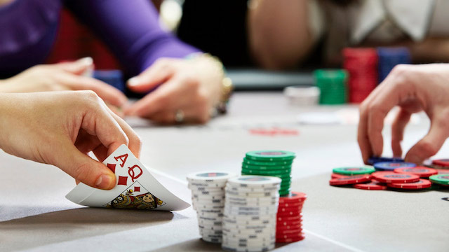 Có bốn lối đánh cơ bản trên bàn đấu poker